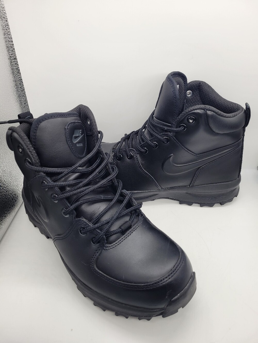 Nike Men's Black Leather Winter BootsNike Manoa Leather Black Boots Men's Size 8